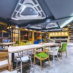 Shanghai Zeyu Hotel