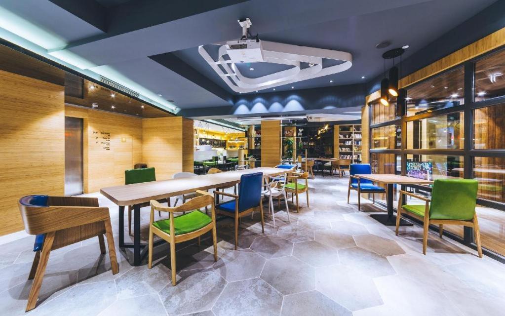 Zeyu Hotel