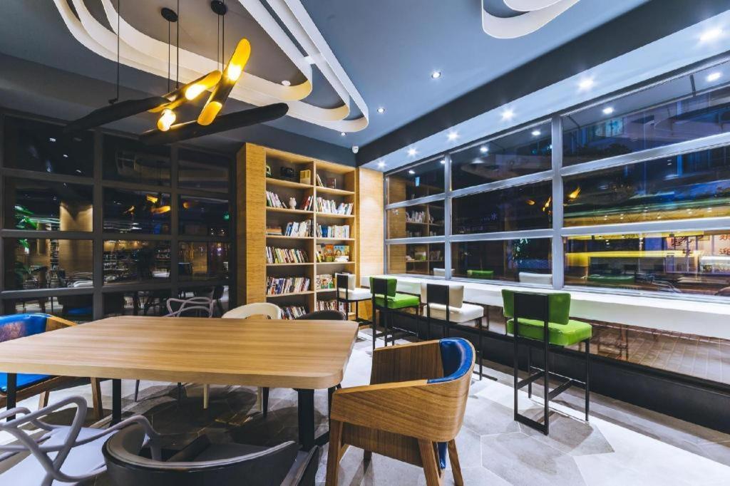 Zeyu Hotel 4*